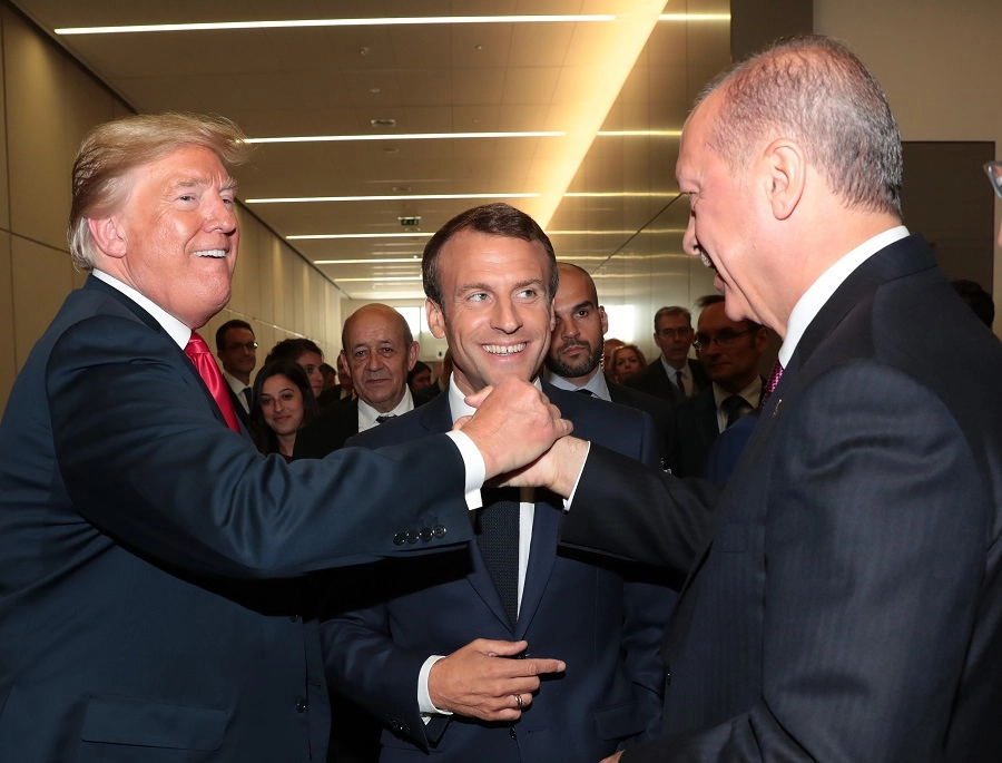 أردوغان يدعو بوتين وترامب لمباحثات سلام: هل تشكل تركيا منصة لحل الأزمات العالمية؟